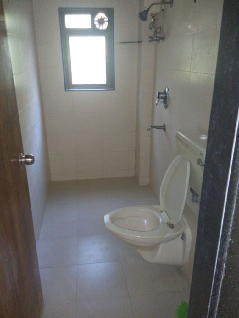 Bathroom, sagar-sangeet-apartment 2 Bedroom 800 Sq.Ft. Apartment In Juhu Mumbai 10595083