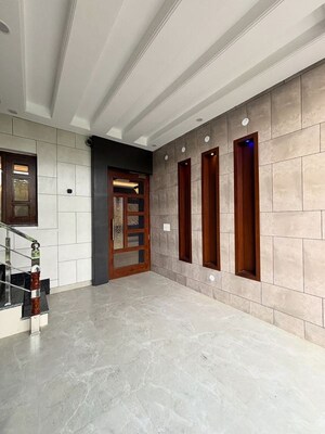 Parking in 6 BHK Villa at Civil Lines – for Sale