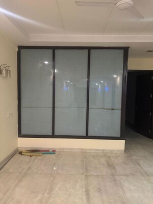 Room in 3 BHK Builder Floor at Sukhdev Vihar – for Rent