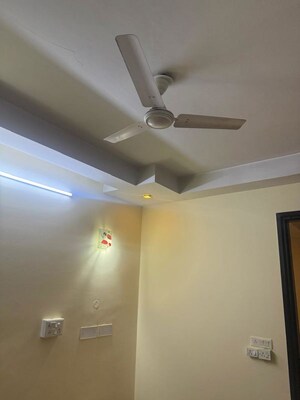 Furnished Amenities in 3 BHK Builder Floor at Sukhdev Vihar – for Rent
