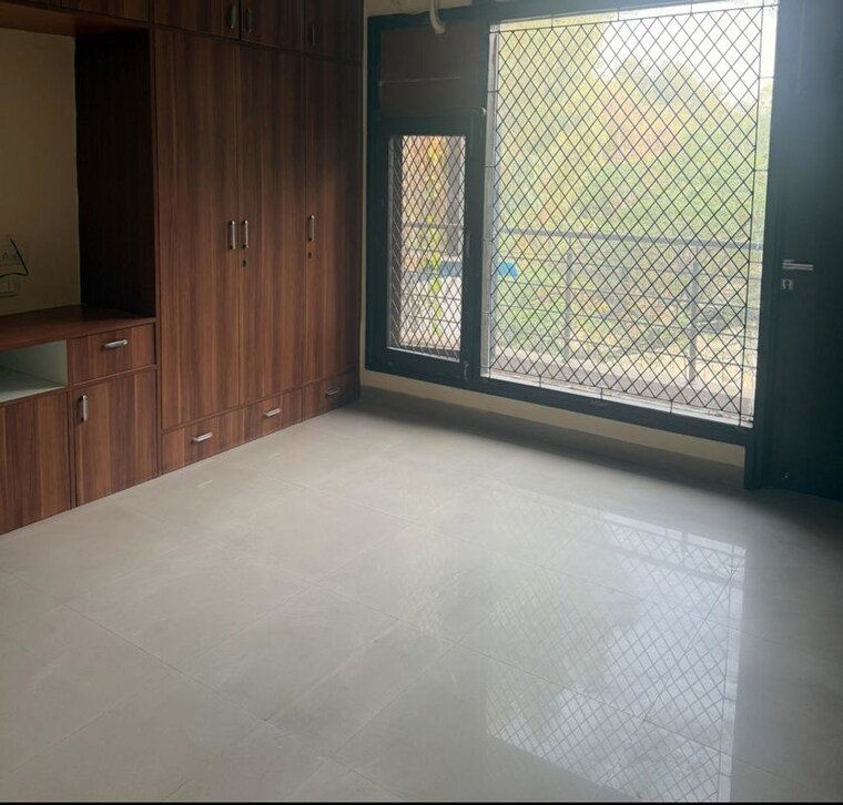 Room, sukhdev vihar 3 Bedroom 450 Sq.Yd. Builder Floor In Sukhdev Vihar Delhi 10595534