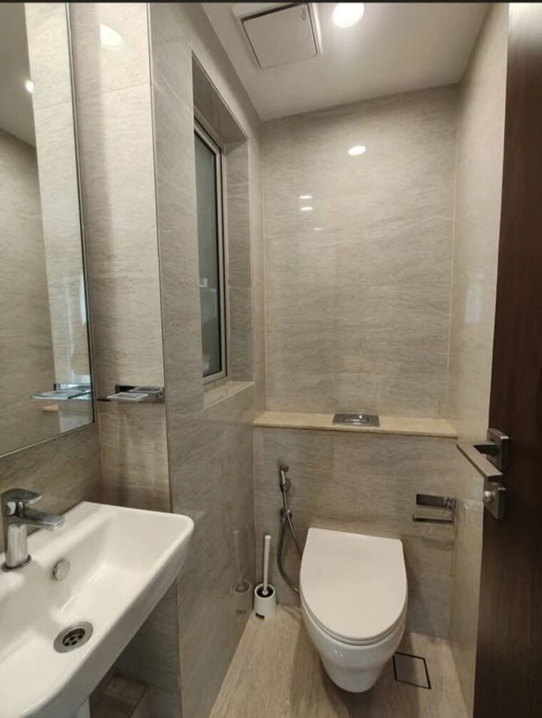 Bathroom, hiranandani-regent-hill 1 Bedroom 385 Sq.Ft. Apartment In Powai Mumbai 10595574