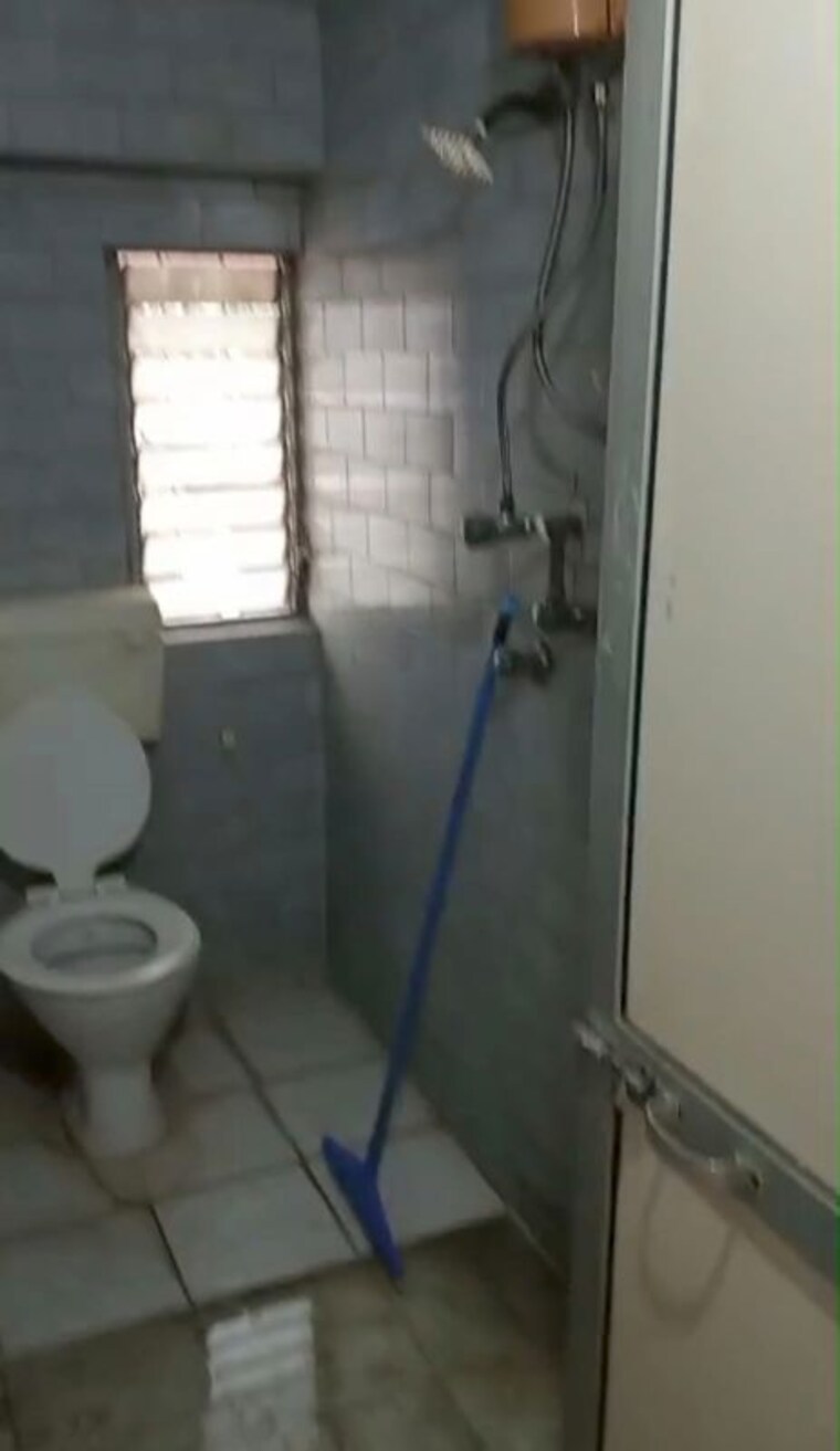 Bathroom, sher-e-punjab 1 Bedroom 450 Sq.Ft. Apartment In Andheri East Mumbai 10595583