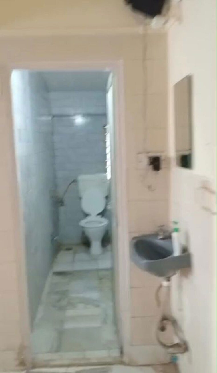 Bathroom, sher-e-punjab 1 Bedroom 450 Sq.Ft. Apartment In Andheri East Mumbai 10595583