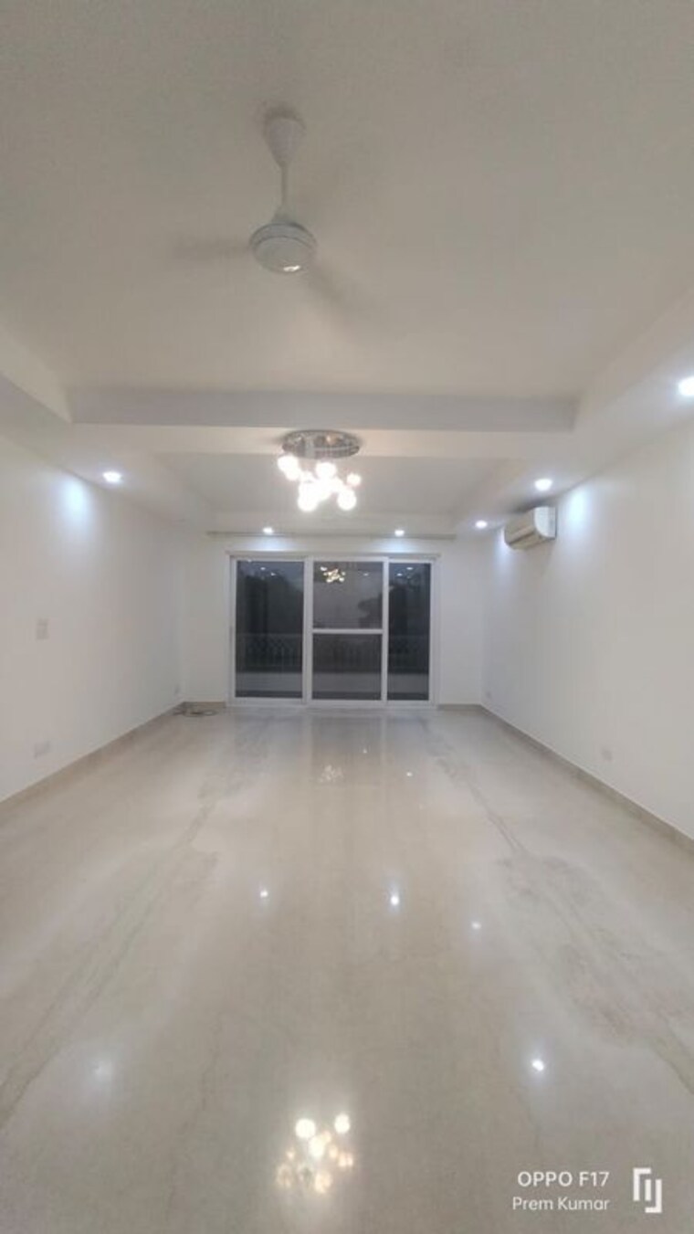 Room, defence colony 3 Bedroom 325 Sq.Yd. Builder Floor In Defence Colony Delhi 10595584