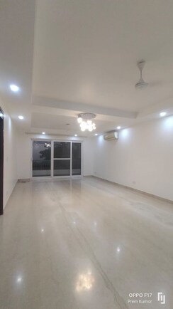 3 BHK + Servant Room Builder Floor For Rent in Defence Colony