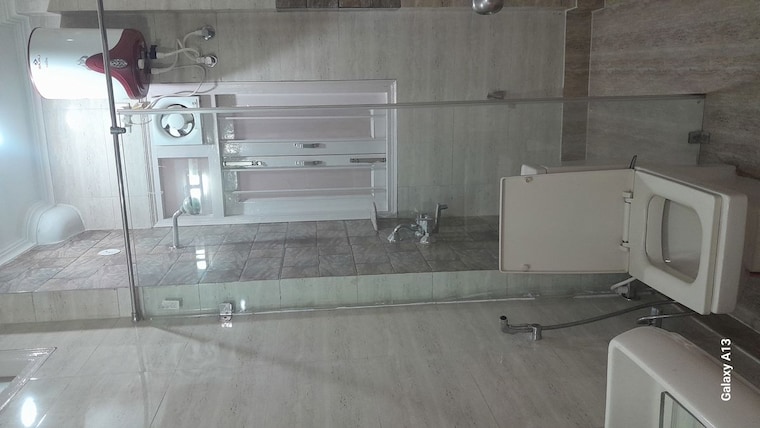 Bathroom, ss-mayfield-gardens 2 Bedroom 1100 Sq.Ft. Builder Floor In Sector 51 Gurgaon 10595585