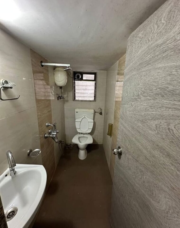 Bathroom, k-raheja-vihar 2 Bedroom 1150 Sq.Ft. Apartment In Powai Mumbai 10595588