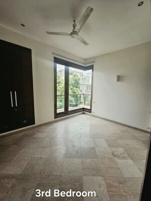 Room in 3 BHK Builder Floor at Defence Colony – for Rent