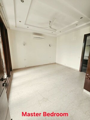 Room in 3 BHK Builder Floor at Defence Colony – for Rent