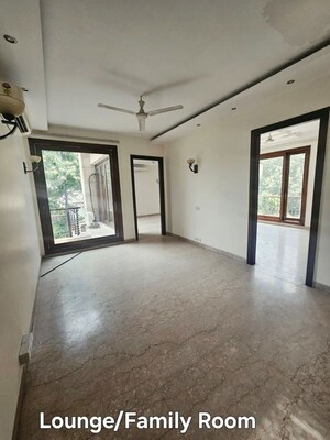 Room in 3 BHK Builder Floor at Defence Colony – for Rent