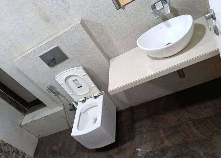 Bathroom, kanakia-silicon-valley 2 Bedroom 670 Sq.Ft. Apartment In Powai Mumbai 10595612