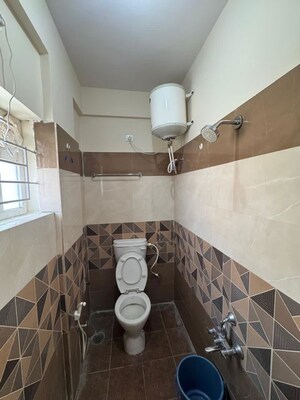 Attached Bathroom in 1 BHK Builder Floor at Indra Nagar – for Rent
