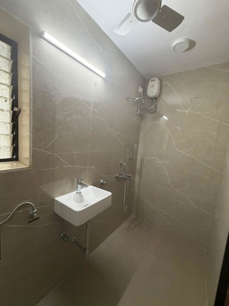 Bathroom, takshila-chs 2 Bedroom 900 Sq.Ft. Apartment In Andheri East Mumbai 10595624