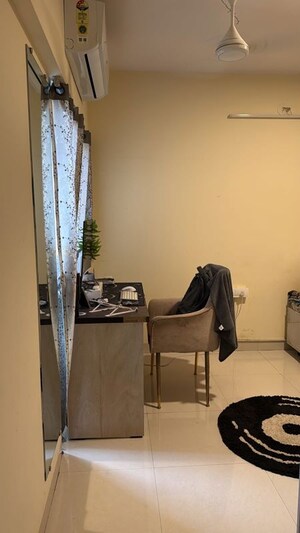 Team Area in 2 BHK Apartment at Takshila CHS, Andheri East – for Rent