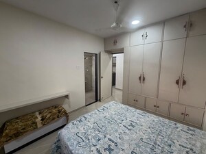 Bedroom in 2 BHK Apartment at Takshila CHS, Andheri East – for Rent