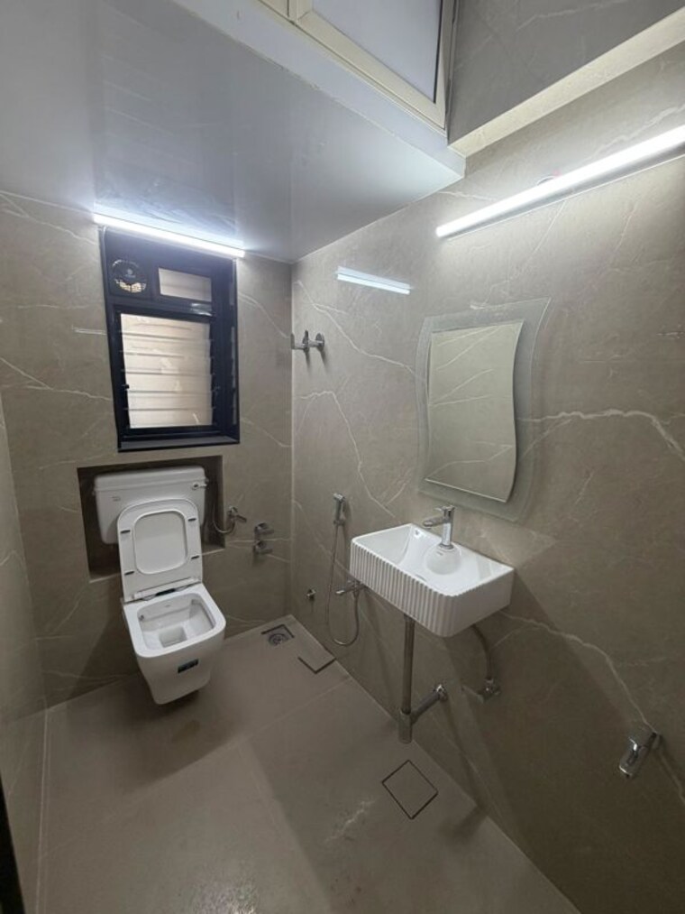 Bathroom, takshila-chs 2 Bedroom 900 Sq.Ft. Apartment In Andheri East Mumbai 10595624