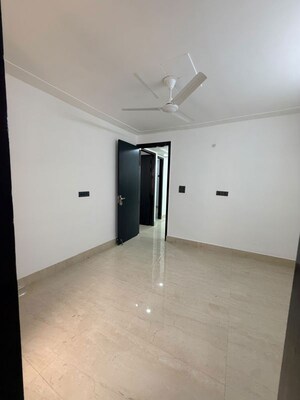 Room in 3 BHK Builder Floor at Malviya Nagar – for Rent