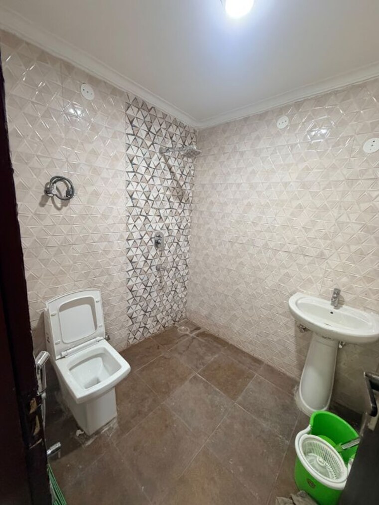 Bathroom, malviya nagar 3 Bedroom 1500 Sq.Ft. Builder Floor In Malviya Nagar Delhi 10595639