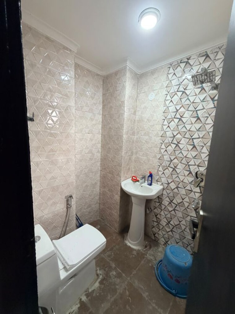 Bathroom, malviya nagar 3 Bedroom 1500 Sq.Ft. Builder Floor In Malviya Nagar Delhi 10595639