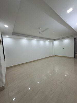 Room in 3 BHK Builder Floor at Malviya Nagar – for Rent