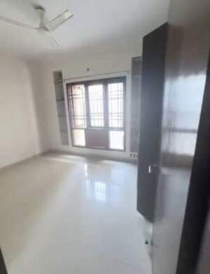 Room in 3 BHK Apartment at Radium Apartments, Hasanganj – for Rent