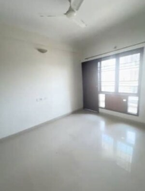 Room in 3 BHK Apartment at Radium Apartments, Hasanganj – for Rent