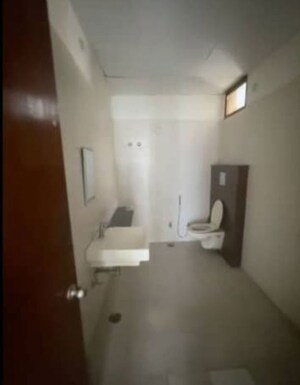 Bathroom in 3 BHK Apartment at Radium Apartments, Hasanganj – for Rent