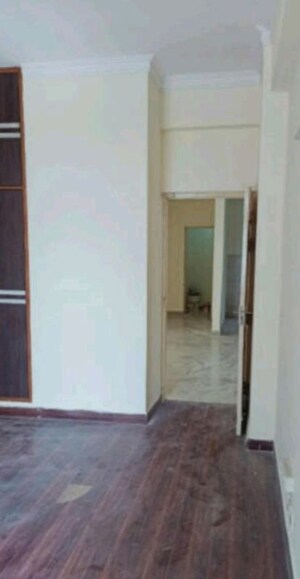 Room in 3 BHK Apartment at Gomti Nagar – for Rent