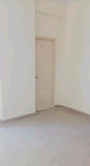 Room in 3 BHK Apartment at Gomti Nagar – for Rent