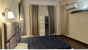 Room in 3 BHK Apartment at Gomti Nagar – for Rent