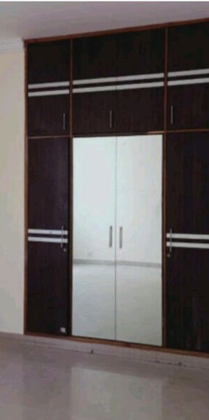 Furnished Amenities in 3 BHK Apartment at Gomti Nagar – for Rent
