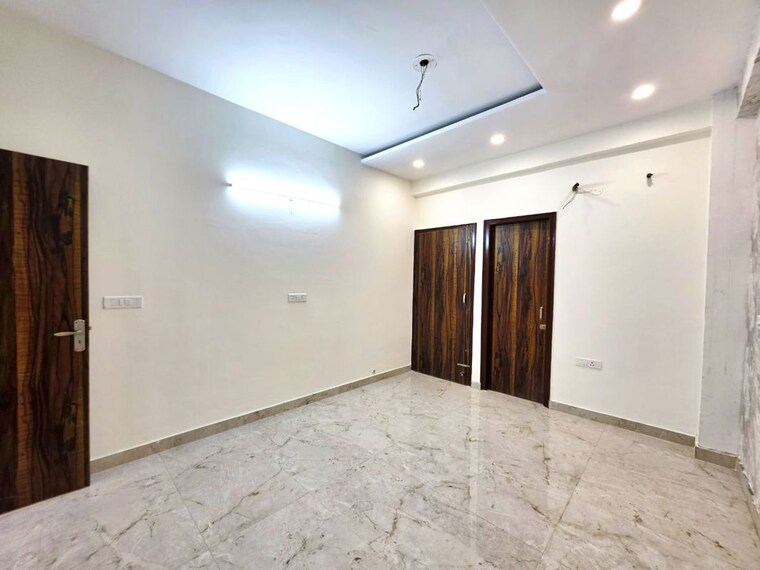 Room, royale-wind-cross 3.5 Bedroom 1800 Sq.Ft. Apartment In Ambala Highway Zirakpur 10595728