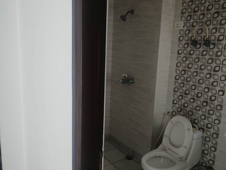 Bathroom, gulshan-ikebana 3 Bedroom 1495 Sq.Ft. Apartment In Sector 143 Noida 10595771
