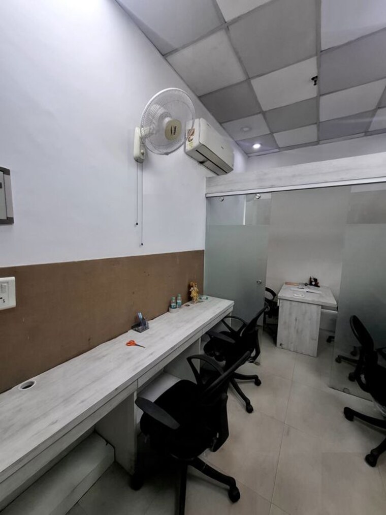 Team Area, netaji subhash place Commercial Office Space 264 Sq.Ft. In Netaji Subhash Place Delhi 10595789