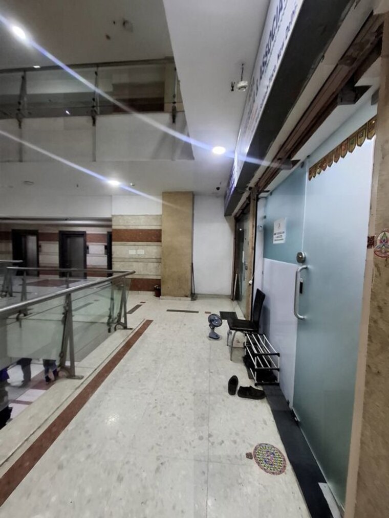 Balcony, netaji subhash place Commercial Office Space 264 Sq.Ft. In Netaji Subhash Place Delhi 10595789