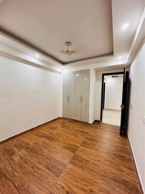 Room in 4 BHK Apartment at Chattarpur – for Rent
