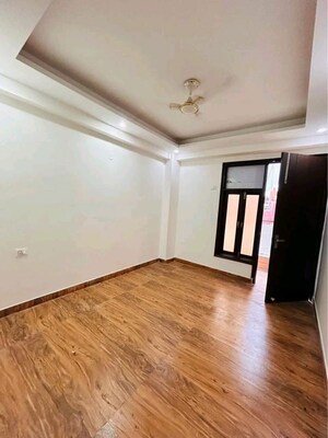 Room in 4 BHK Apartment at Chattarpur – for Rent