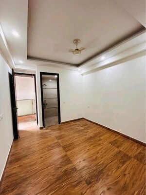 Room in 4 BHK Apartment at Chattarpur – for Rent