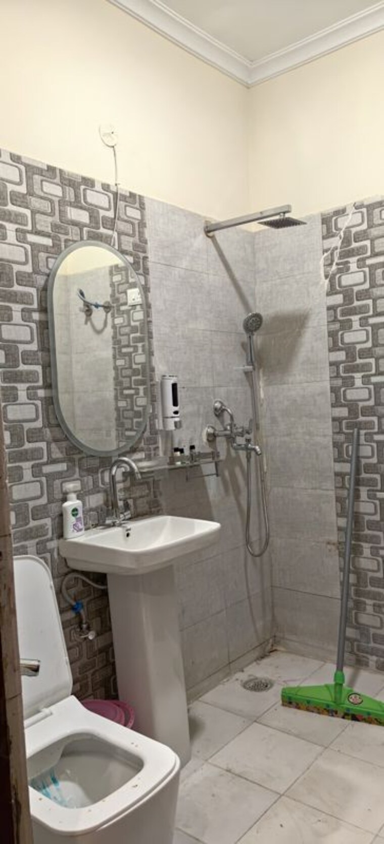 Bathroom, kishanpura 2 Bedroom 1200 Sq.Ft. Builder Floor In Kishanpura Zirakpur 10595804
