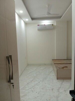 Building Lobby in 1 RK Builder Floor at Sector 22 – for Rent