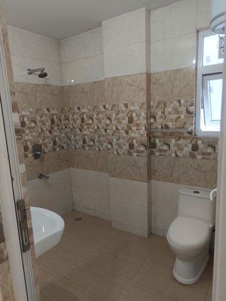 Bathroom, sector 23 1 Bedroom 1250 Sq.Ft. Builder Floor In Sector 23 Gurgaon 10595820