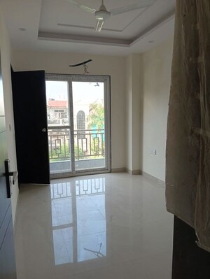 Room in 3 BHK Builder Floor at Sector 23 – for Rent