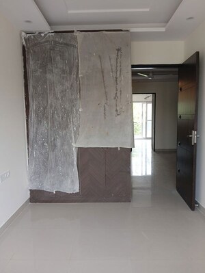 Building Lobby in 3 BHK Builder Floor at Sector 23 – for Rent