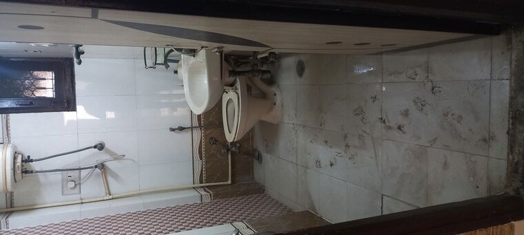 Bathroom, ip extension 3 Bedroom 1400 Sq.Ft. Apartment In Ip Extension Delhi 10595838