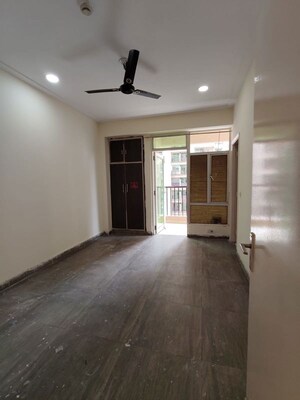 Room in 4 BHK Apartment at Sunshine Helios, Sector 78 – for Rent