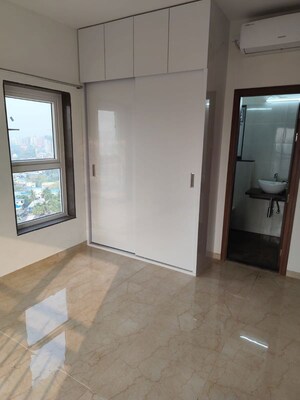 Room in 2 BHK Apartment at Shapoorji Pallonji BKC 28, Bandra East – for Rent