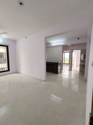 Room in 2 BHK Apartment at Dahin Nagar – for Rent