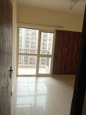 Room in 2 BHK Apartment at Supertech EcoVillage III, Sector 16b Greater Noida – for Rent