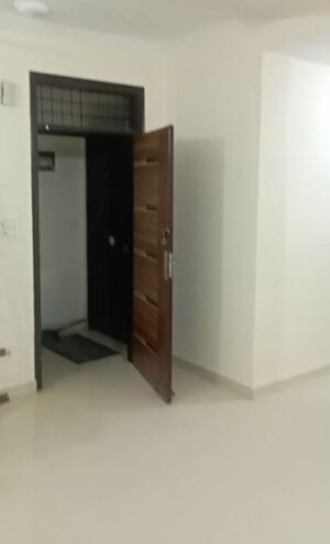 Room in 2 BHK Builder Floor at Okhla Vihar – for Sale
